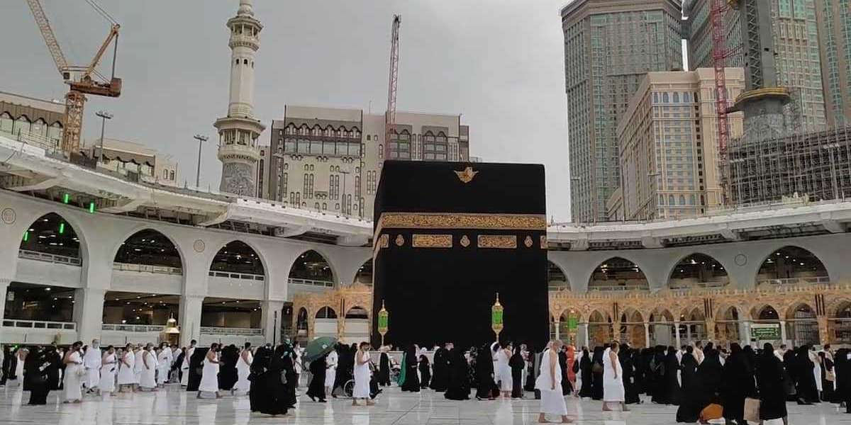 What You Actually Need to Know Before Booking Umrah Packages from Toronto